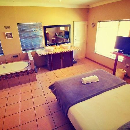 A & R Guesthouse Блумфонтейн Экстерьер фото