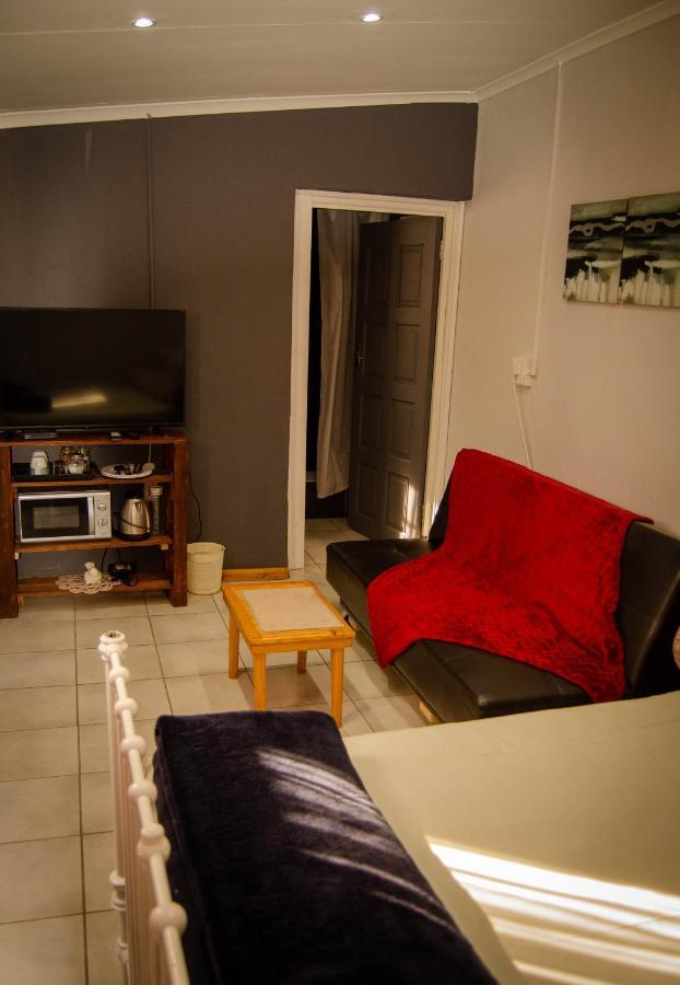 A & R Guesthouse Блумфонтейн Экстерьер фото
