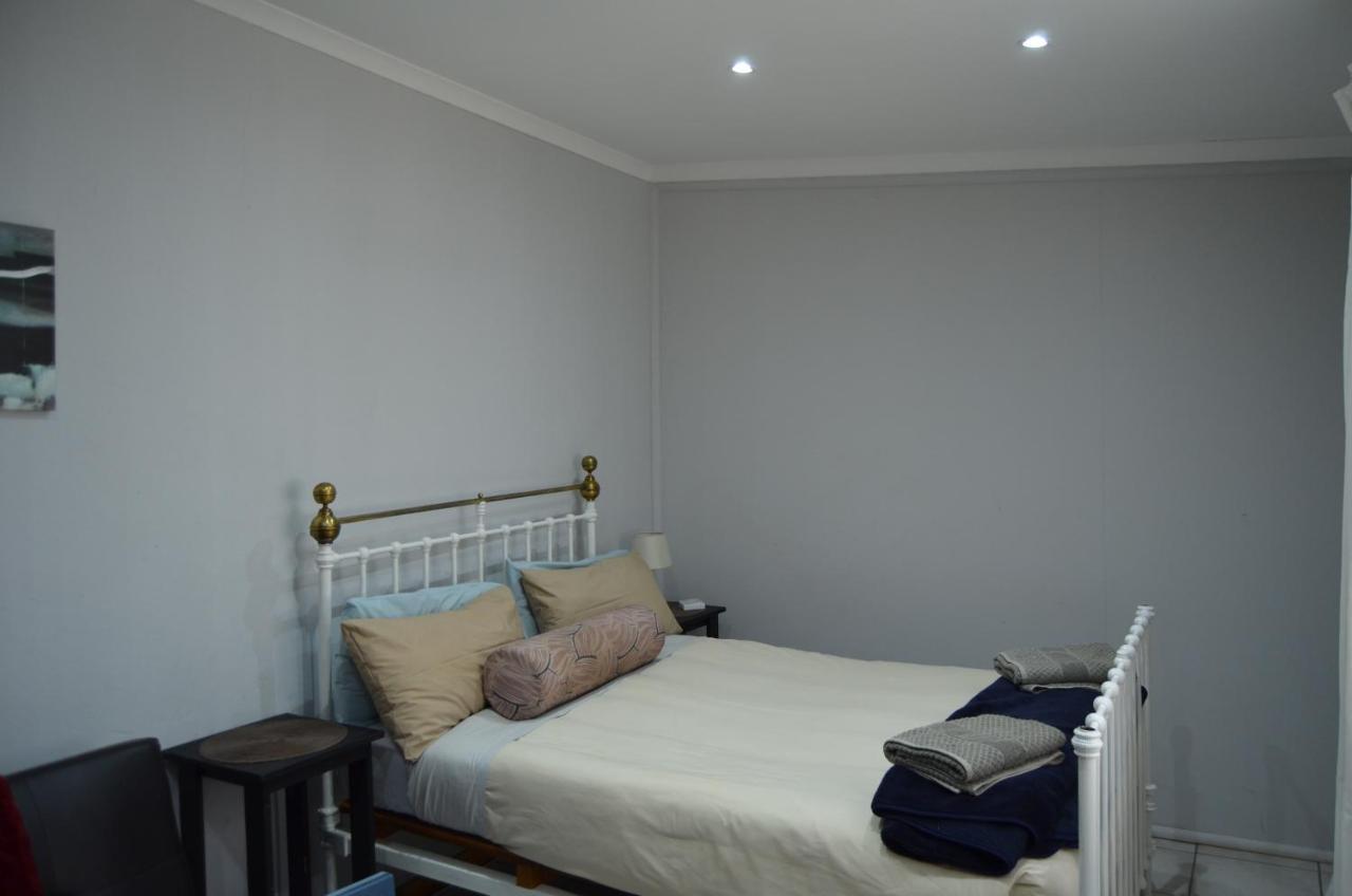 A & R Guesthouse Блумфонтейн Экстерьер фото