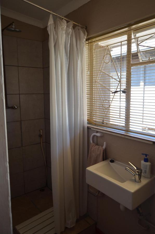 A & R Guesthouse Блумфонтейн Экстерьер фото