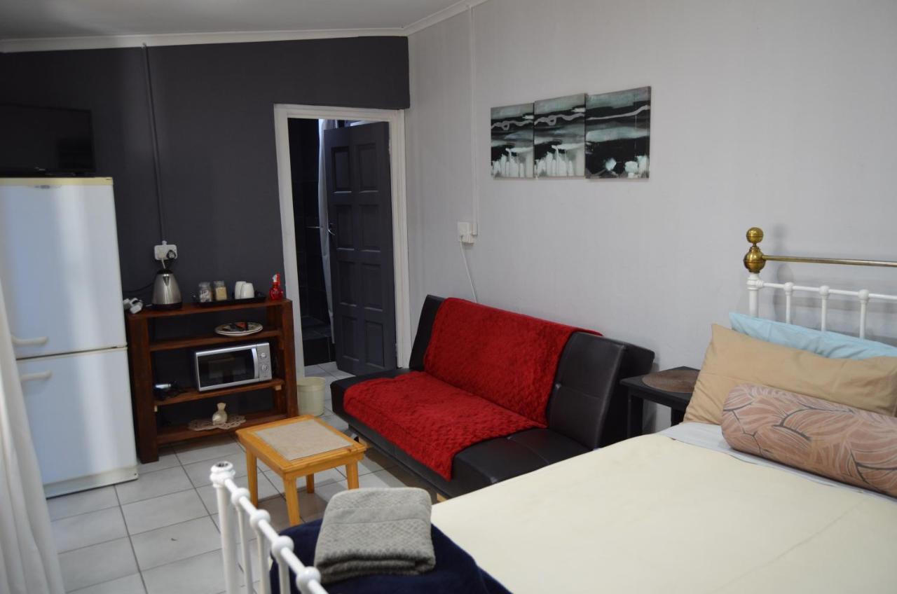 A & R Guesthouse Блумфонтейн Экстерьер фото