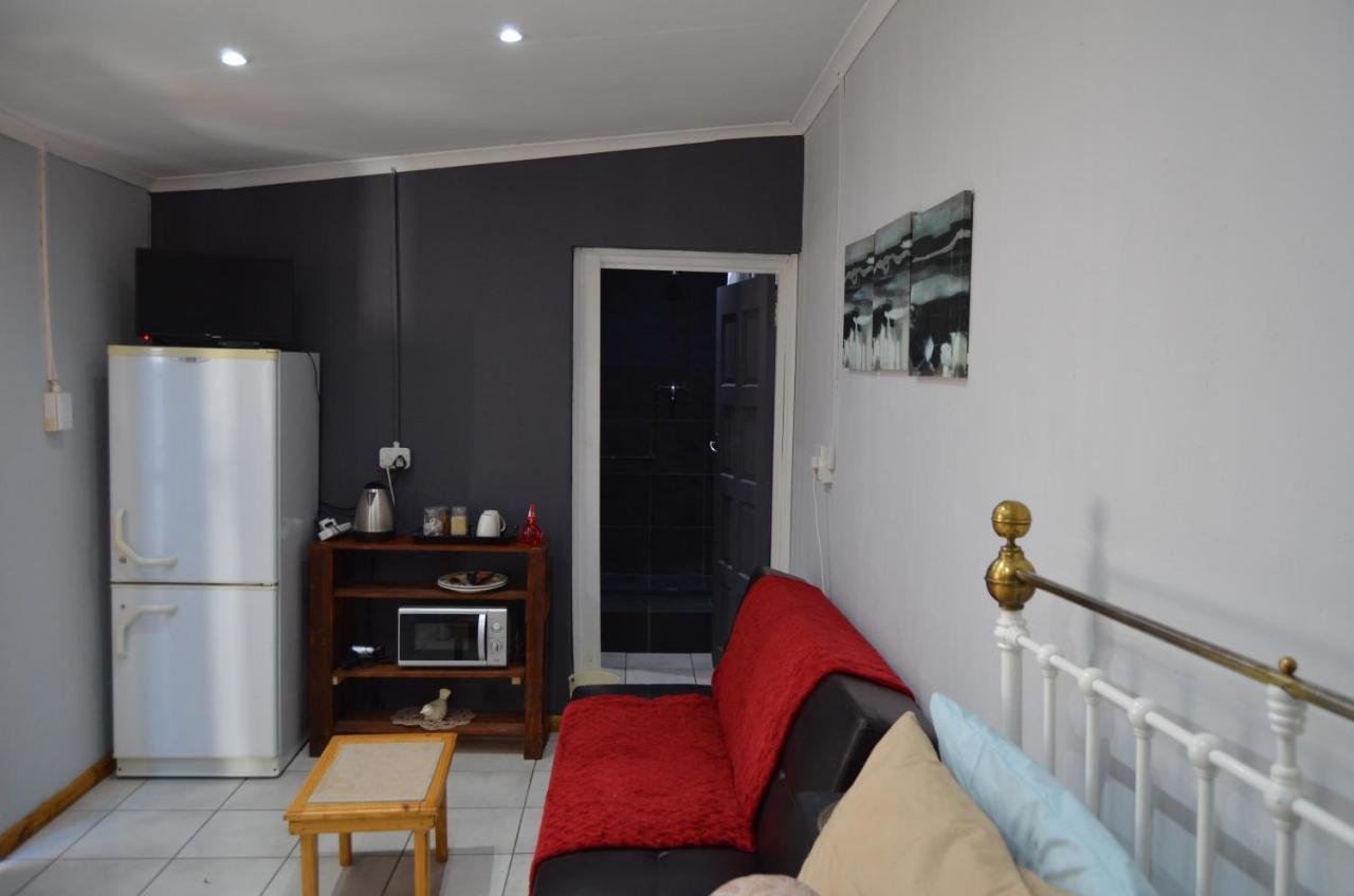 A & R Guesthouse Блумфонтейн Экстерьер фото