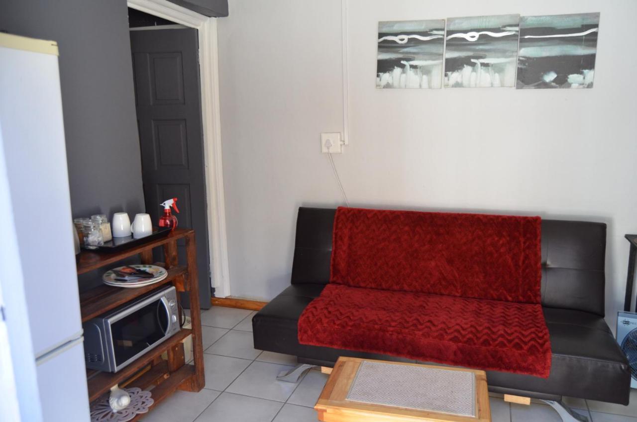 A & R Guesthouse Блумфонтейн Экстерьер фото