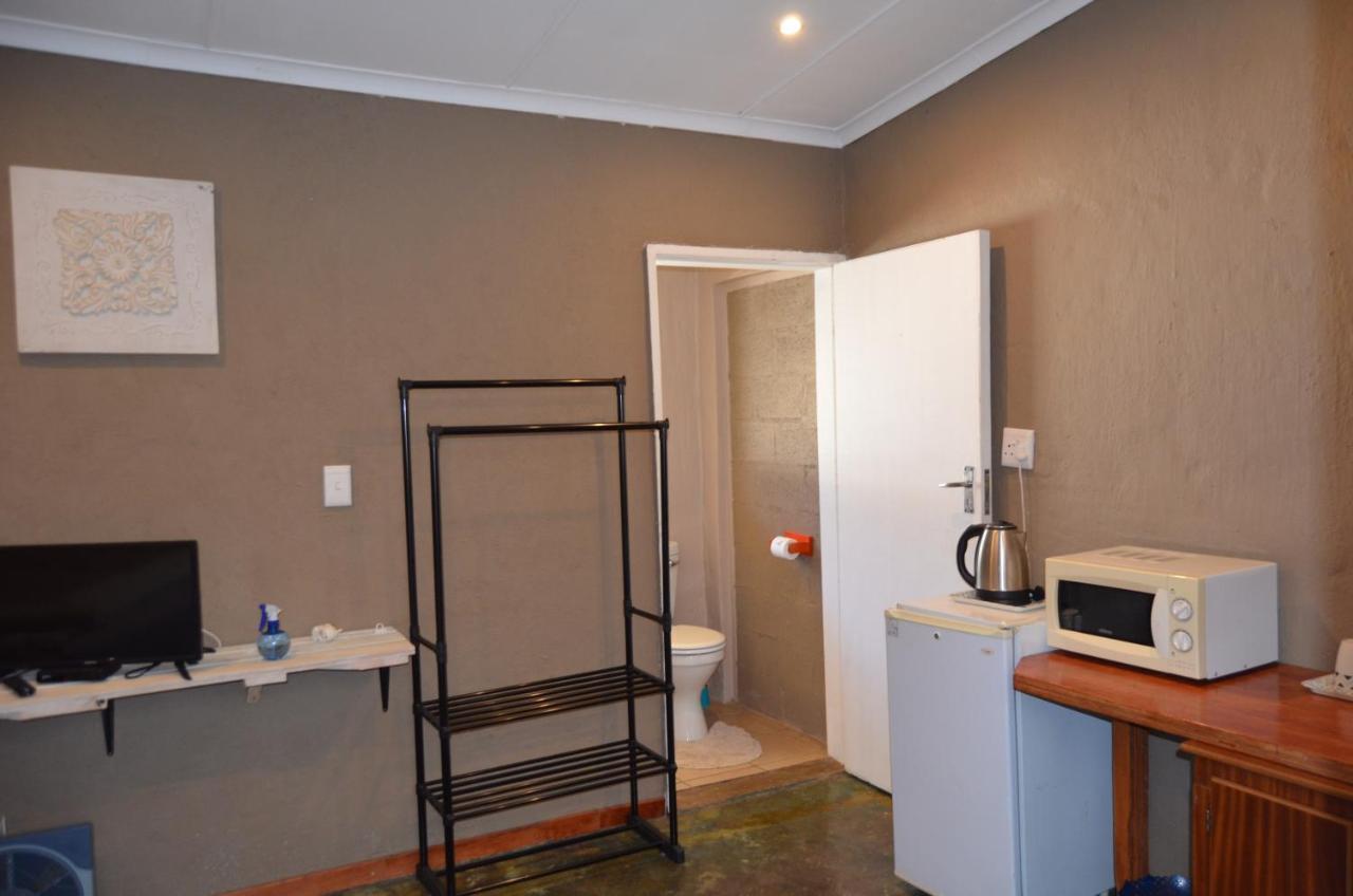A & R Guesthouse Блумфонтейн Экстерьер фото