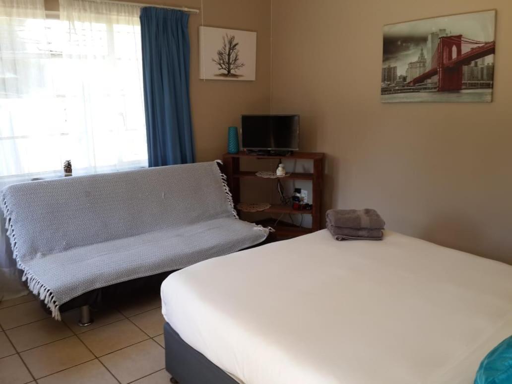 A & R Guesthouse Блумфонтейн Экстерьер фото